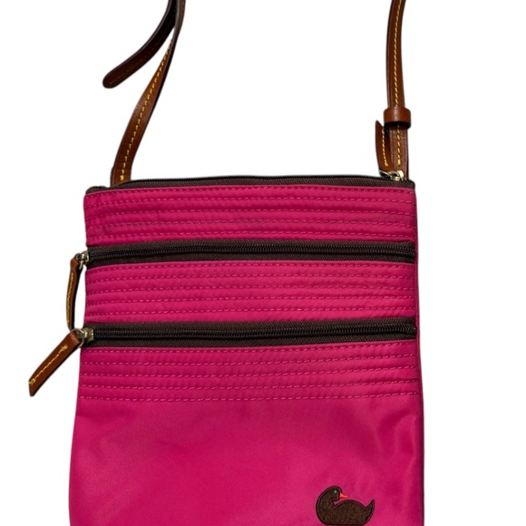 Dooney & Bourke North South Triple Zip crossbody bag excellent condition - Picture 3 of 8